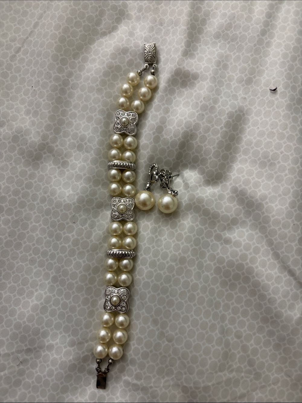 Classic Pearl and Silver Bracelet‎ with Matching Pearl Earrings